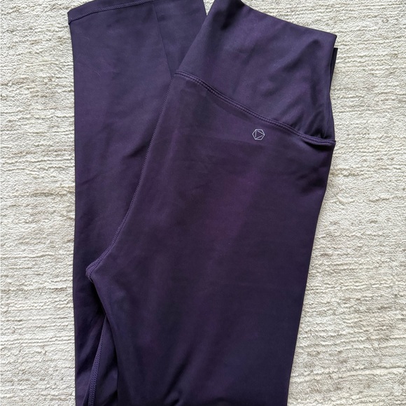 AR 33 Dark Purple Leggings (Size Medium) - Picture 4 of 5